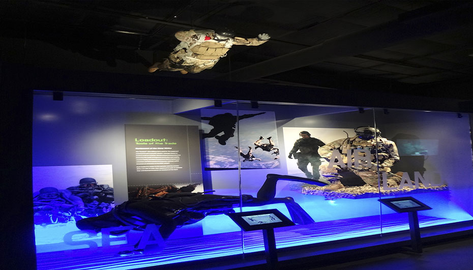 SEAL GEAR FOR SEA, AIR AND LAND OPERATIONS